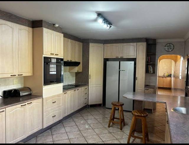 4 BEDROOM HOUSE FOR SALE IN BRACKENHURST